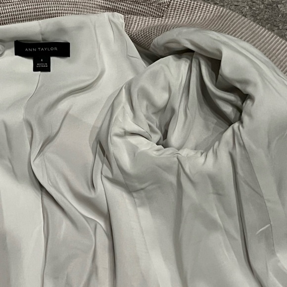 Ann Taylor white and tan micro houndstooth pattern classic blazer - Picture 7 of 8